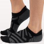 On Performance Low Sock 1 black-shadow