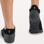 On Performance Low Sock 1 black-shadow