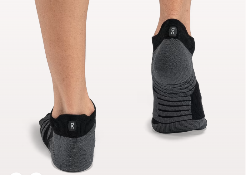 On Performance Low Sock 1 black-shadow