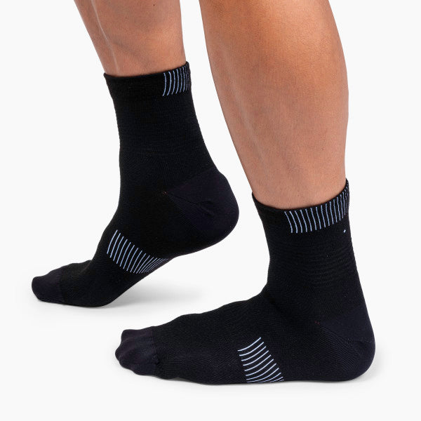 On Ultralight Mid Sock black-white