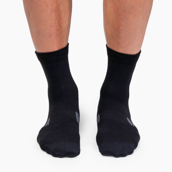 On Ultralight Mid Sock black-white