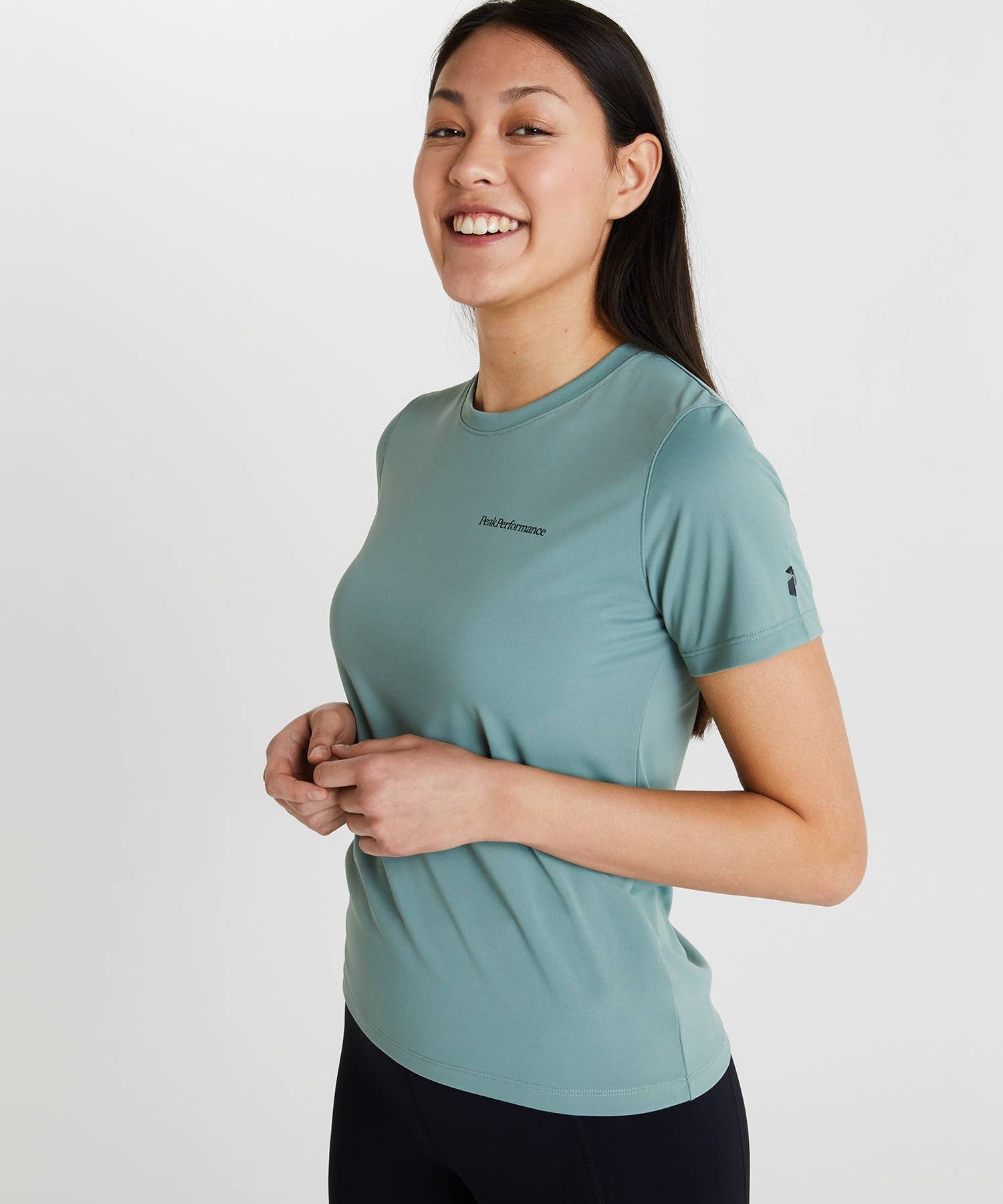 Peak Performance Alum Light Short Sleeve wmn - ashen green