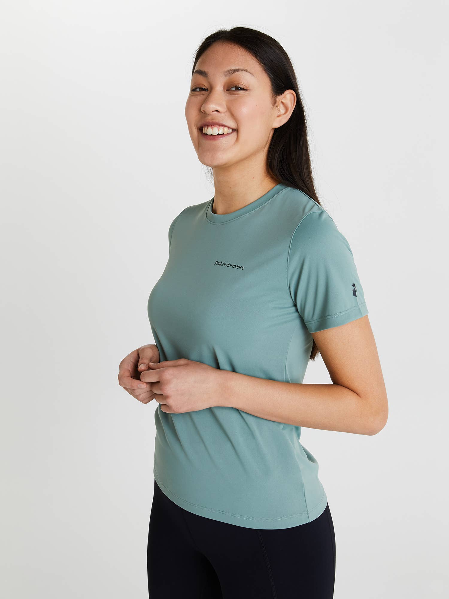 Peak Performance Alum Light Short Sleeve wmn - ashen green