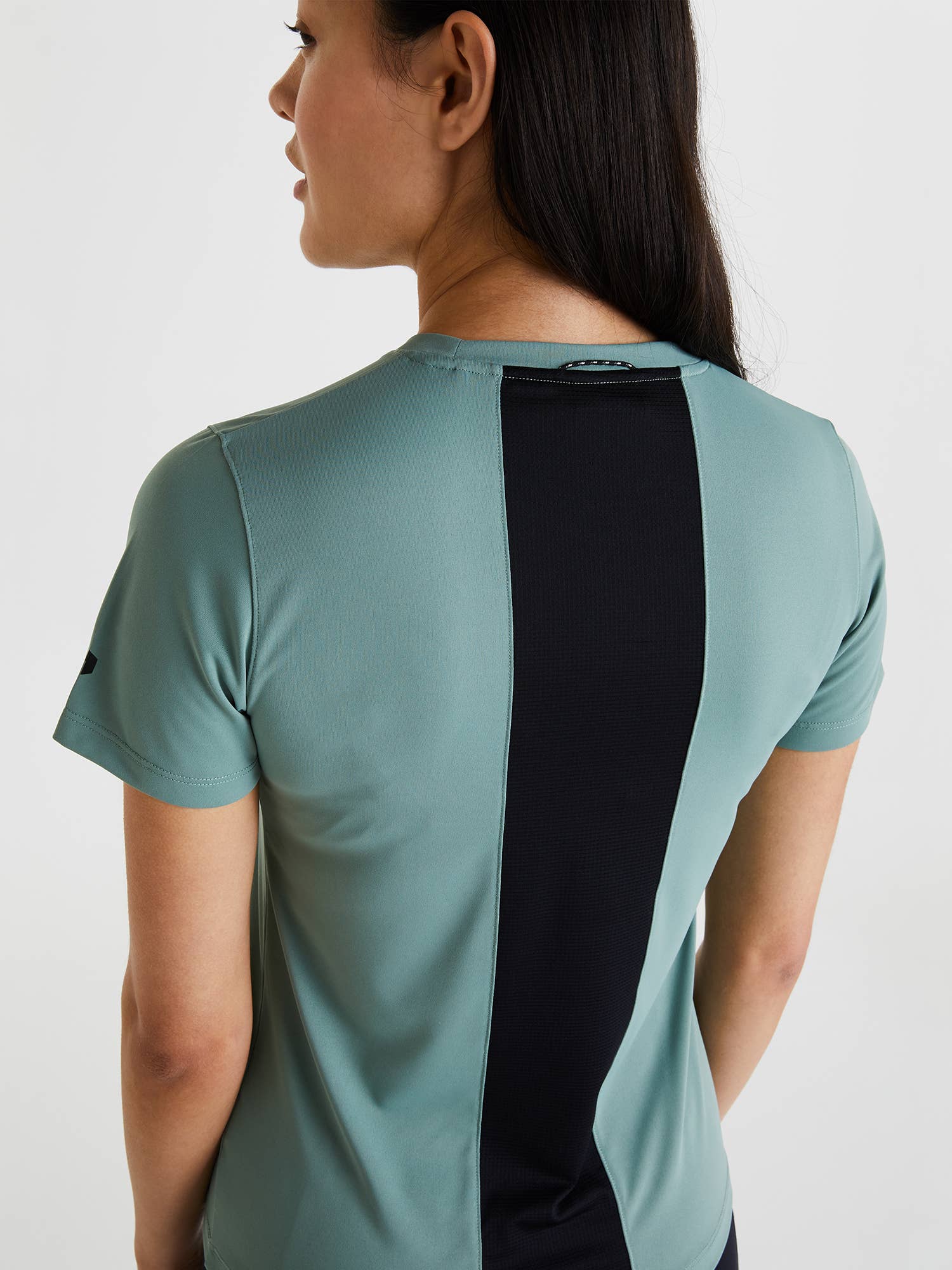 Peak Performance Alum Light Short Sleeve wmn - ashen green