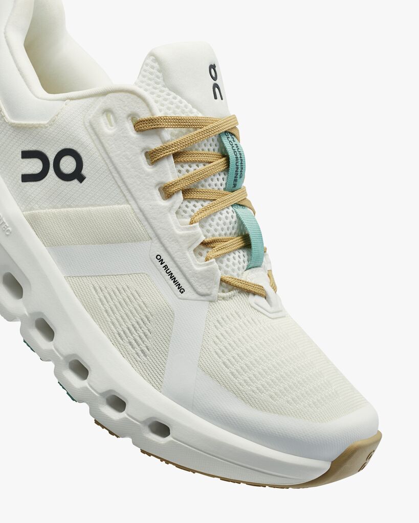 On Cloudrunner 2 undyed green