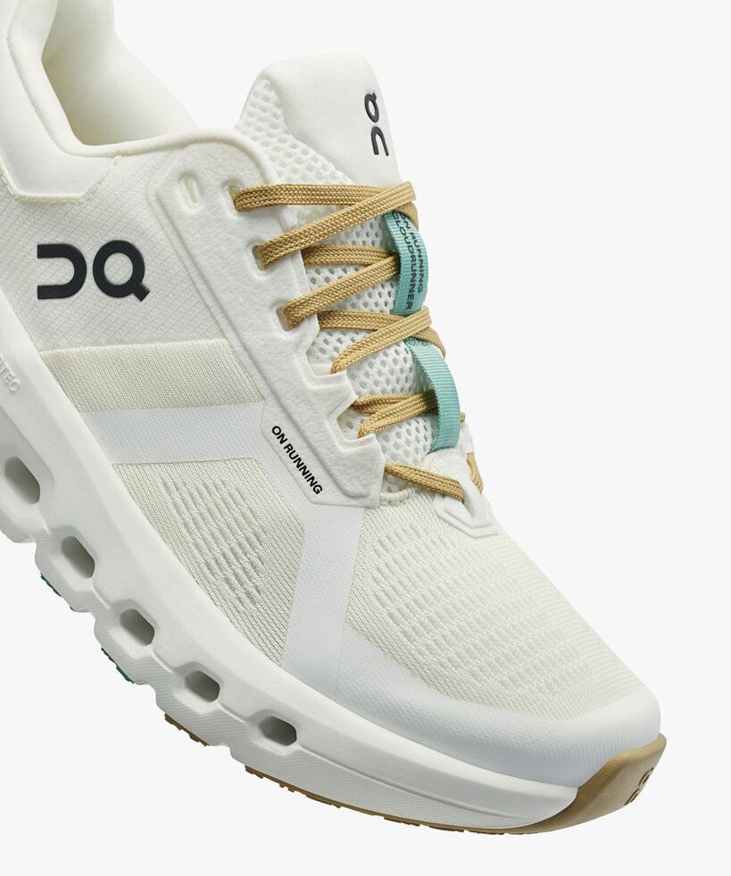 On Cloudrunner 2 undyed green