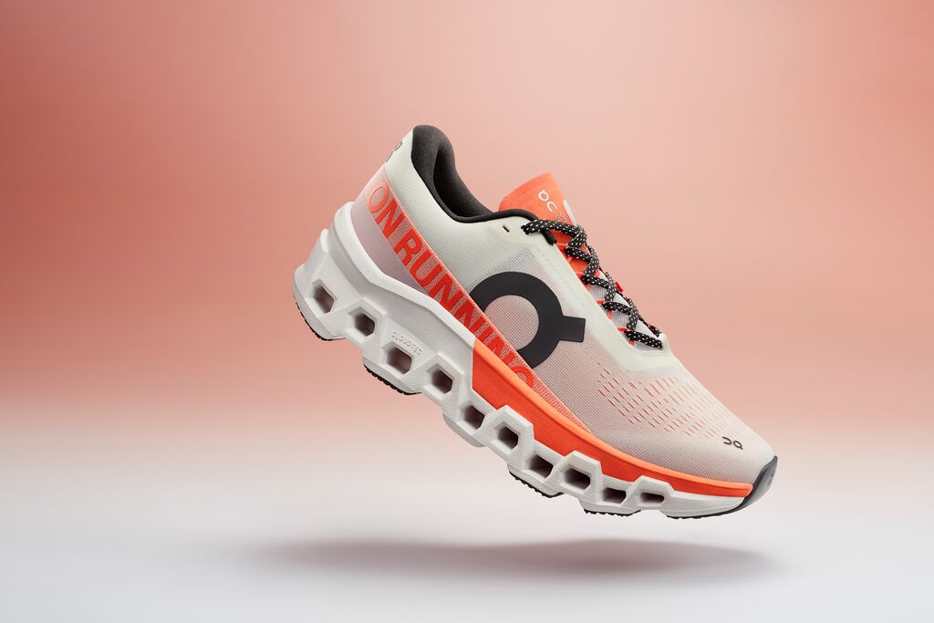 On Cloudmonster 2 wmn undyed-flame