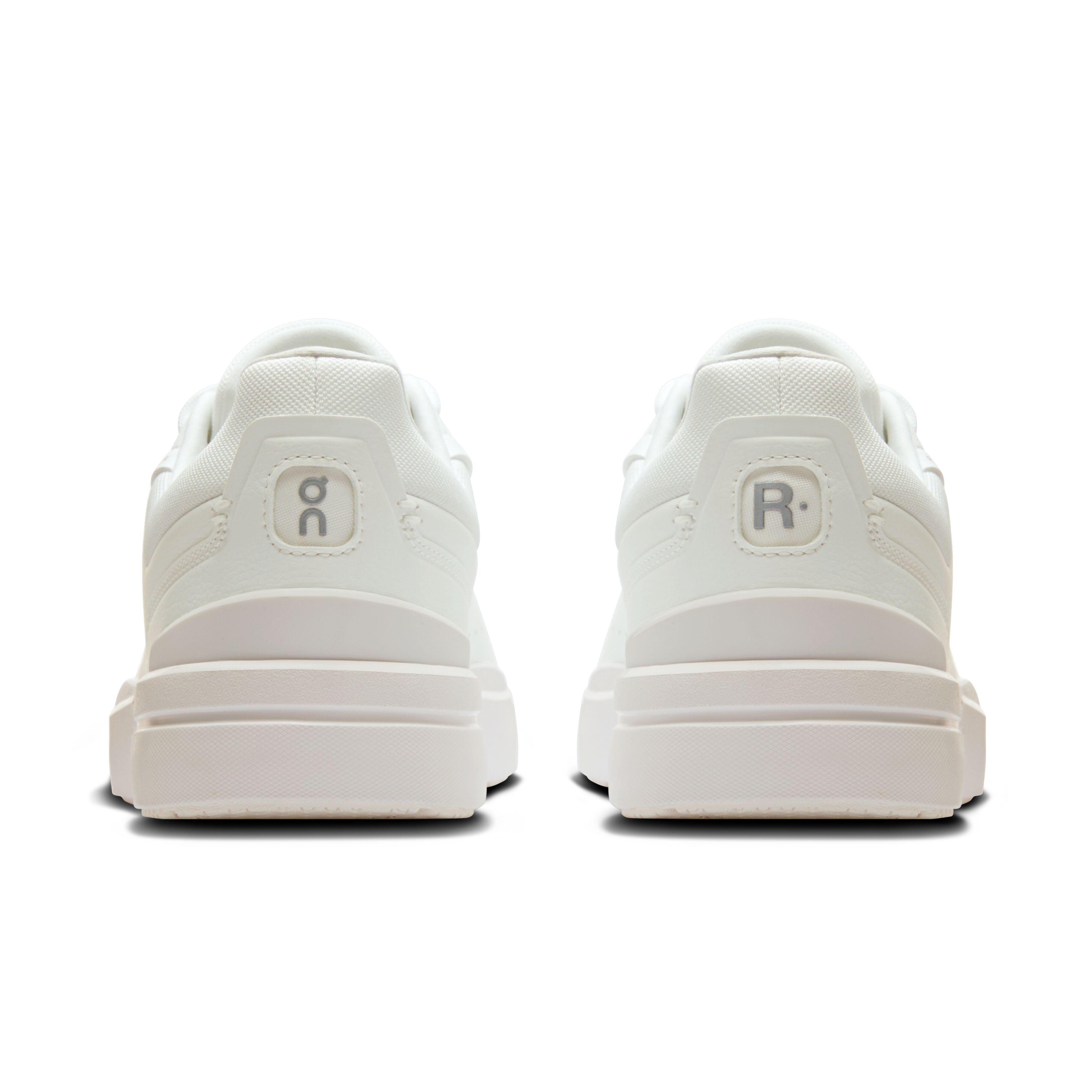 On The Roger Advantage white/white