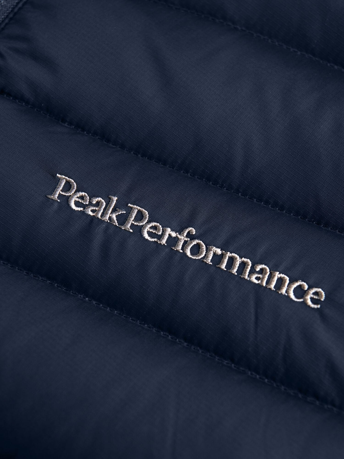 Peak Performance Frost Down Hood Jacket blue